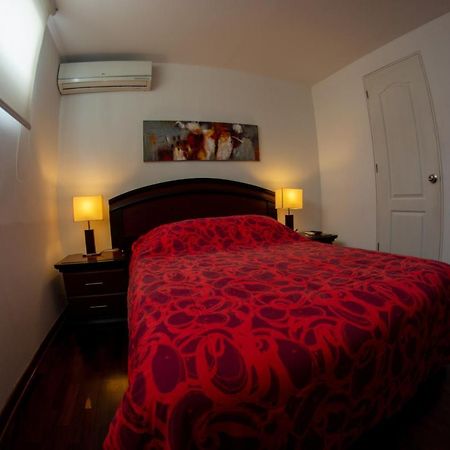 Bed & Breakfast - La Casa De Ceci Lima Exteriör bild