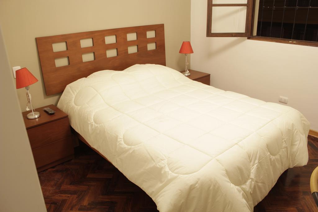 Bed & Breakfast - La Casa De Ceci Lima Exteriör bild