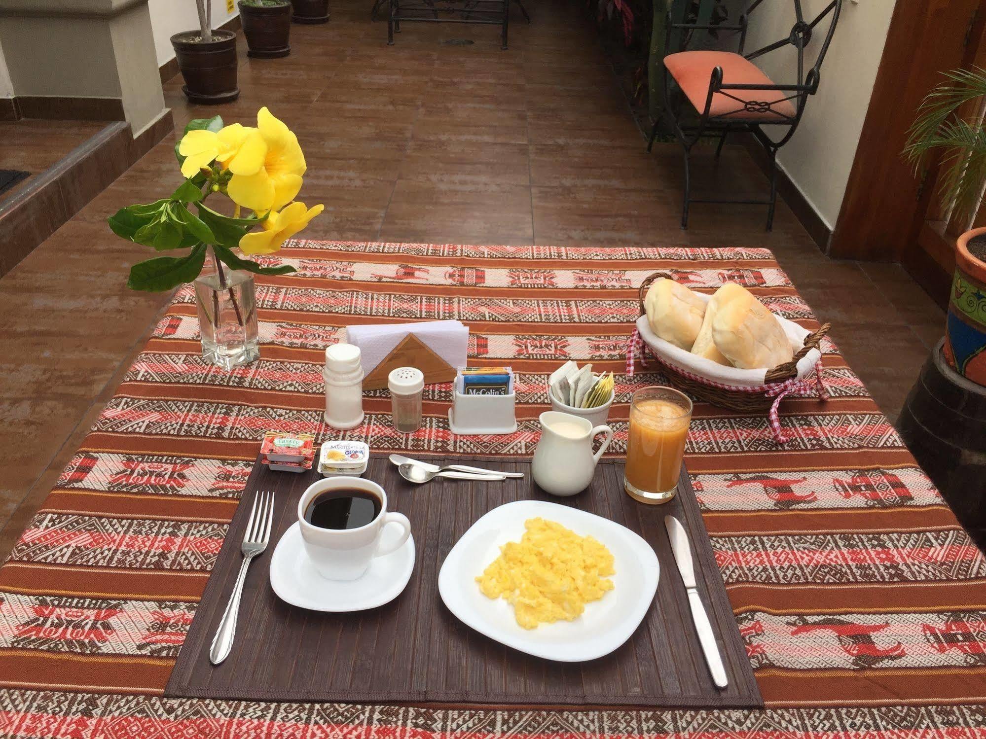 Bed & Breakfast - La Casa De Ceci Lima Exteriör bild