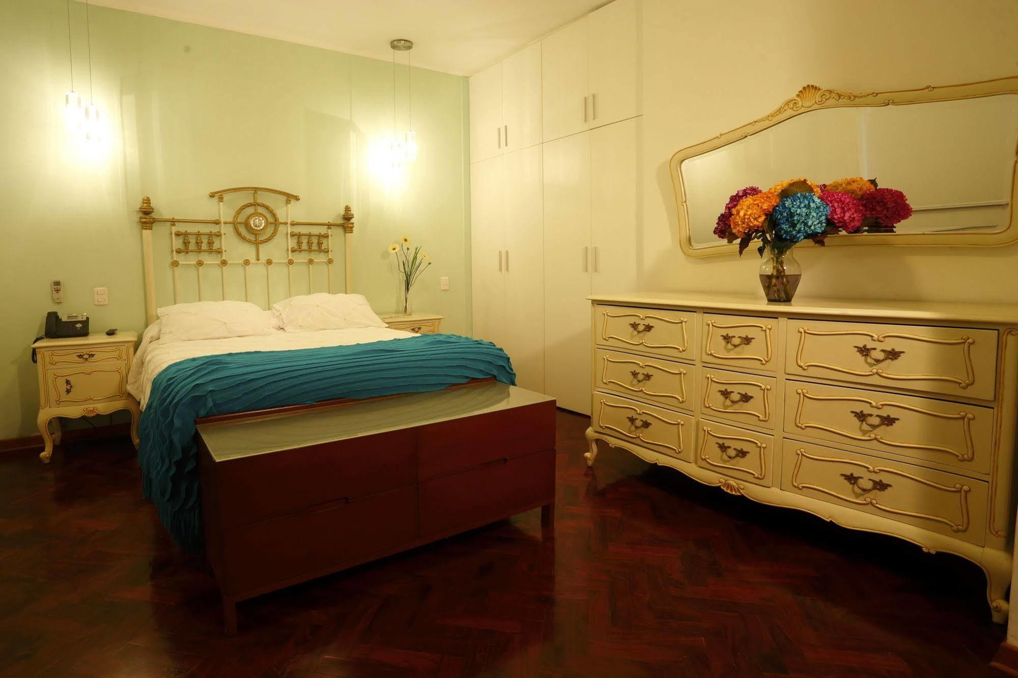 Bed & Breakfast - La Casa De Ceci Lima Exteriör bild