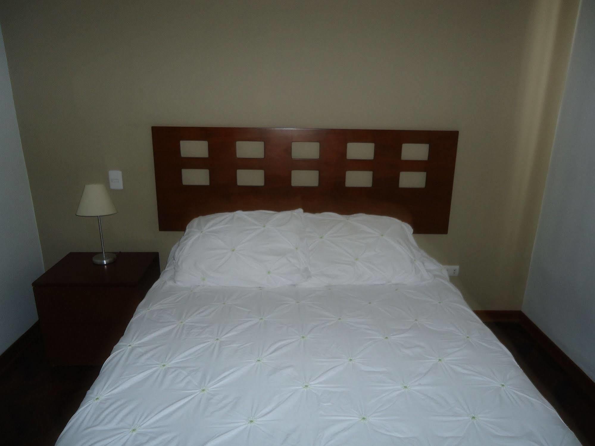 Bed & Breakfast - La Casa De Ceci Lima Exteriör bild